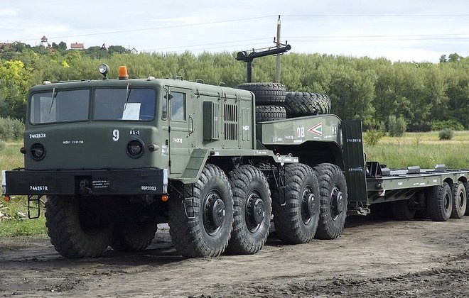 Военный тягач МАЗ-537