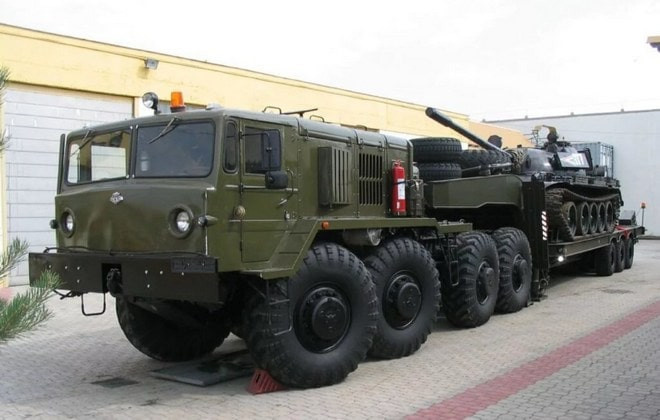 Военный тягач МАЗ-537