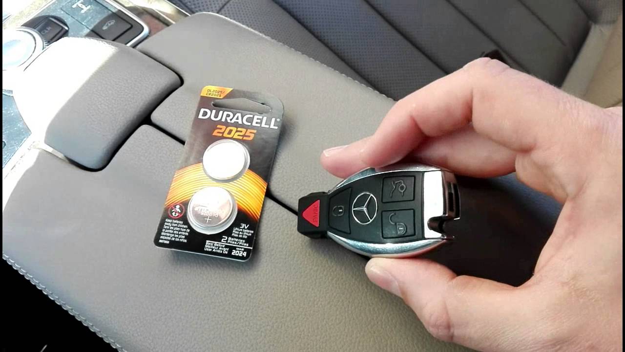 मर्सिडीज़ कुंजी में बैटरी बदलना