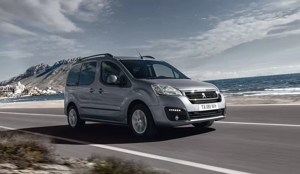 Замена фильтра салона Peugeot Partner Tepee