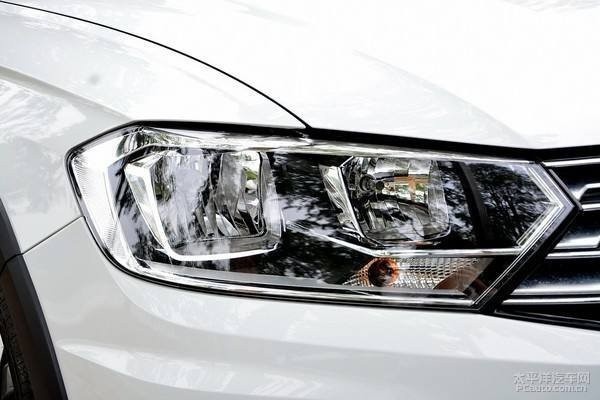 Austausch von Abblendlicht und Bremslichtbirnen Volkswagen Polo seit 2009
