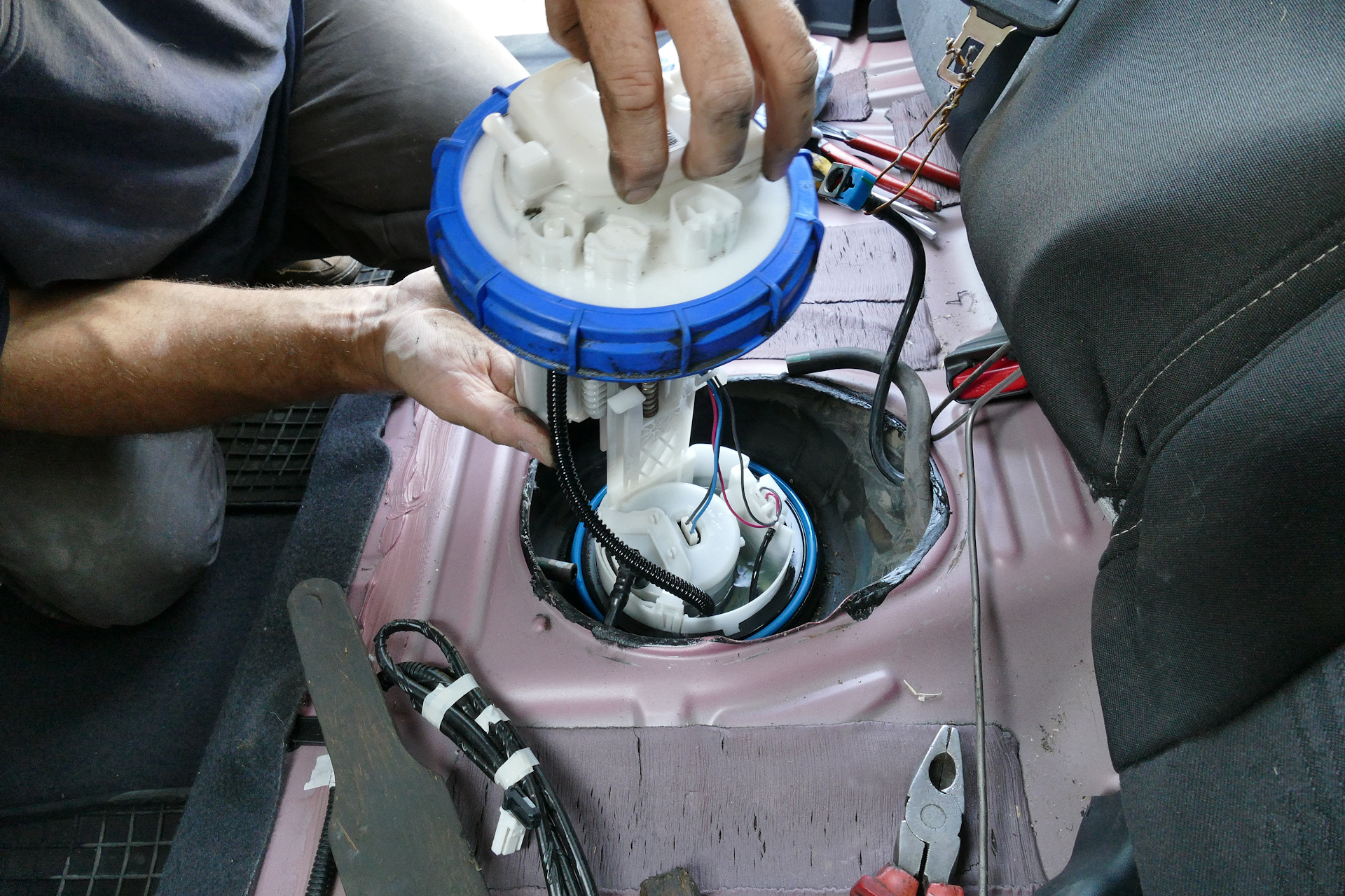 Zamjena filtera goriva Hyundai Solaris