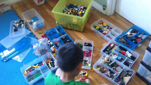 Как хранить и сортировать кубики LEGO?