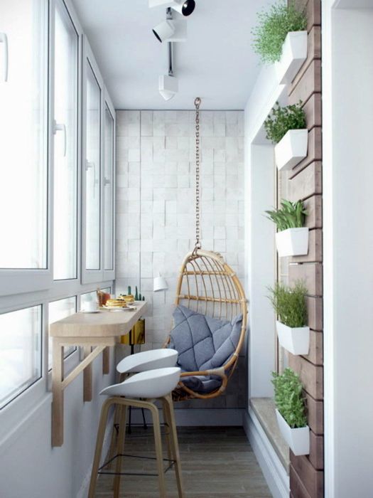 How to decorate a balcony in Scandinavian style?