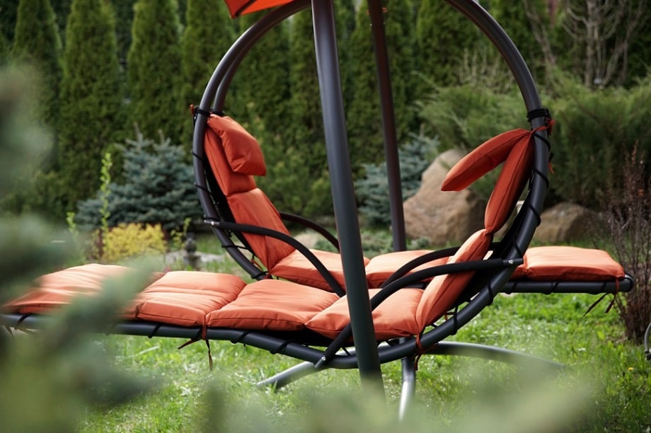 מיטת שיזוף למעון קיץ - באיזו לבחור? סקירה של כסאות נוח מודרניים לגינה
