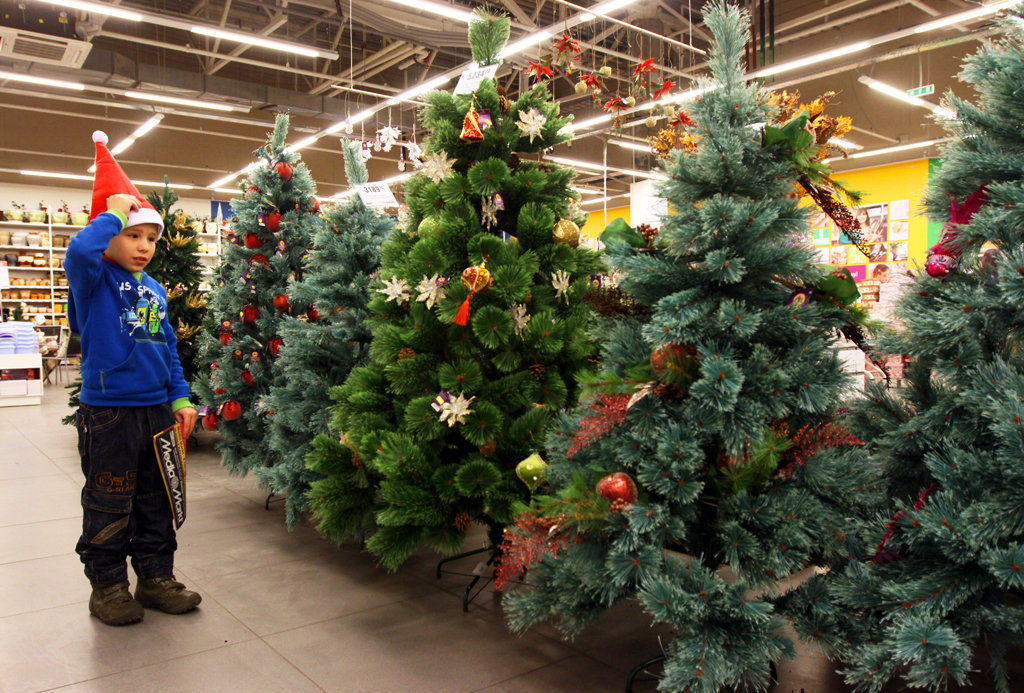 Odabiremo umjetno božićno drvce za interijer