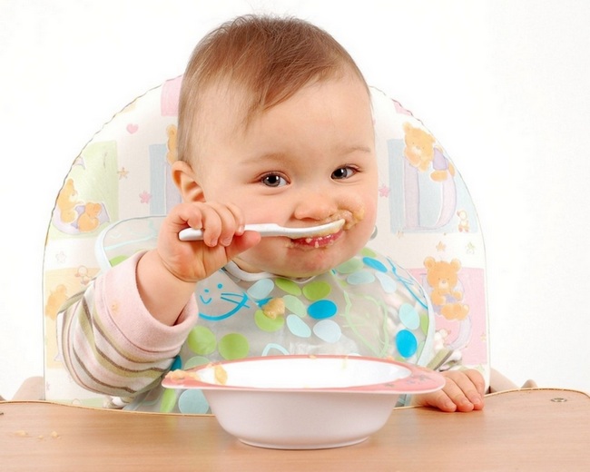 Pokračovací mléko a juniorské mléko – jakou formuli zvolit po kojení?