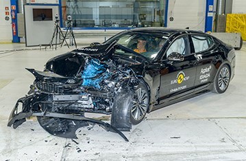 Land Rover Defender › Crash test