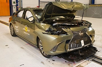 Lexus ES 350 › Nárazový test