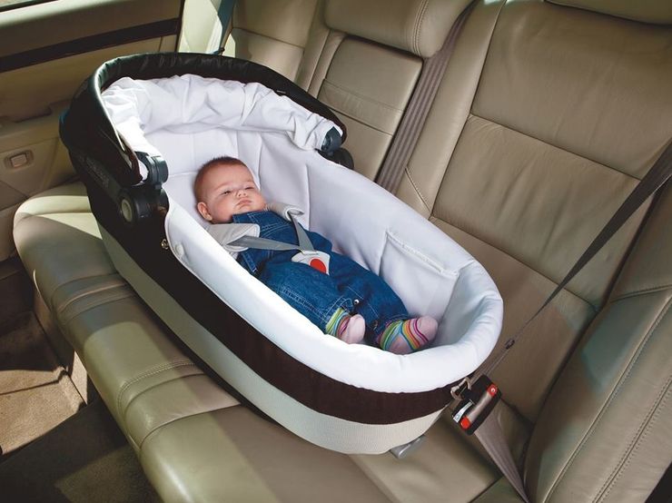 Da li je bezbedno voziti sa novorođenom bebom?