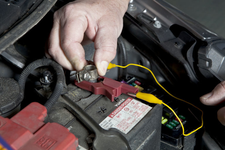 4 svarbūs dalykai, kuriuos reikia žinoti apie savo automobilio padangų slėgio matuoklį