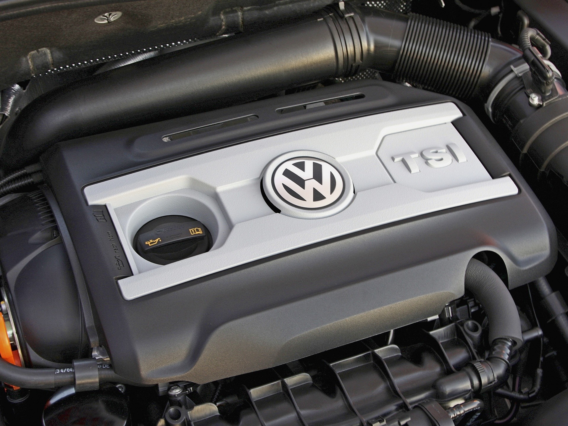 Enjin 1.8 TSI/TFSI Volkswagen - penggunaan bahan api yang rendah dan minyak yang banyak. Bolehkah mitos ini dilenyapkan?