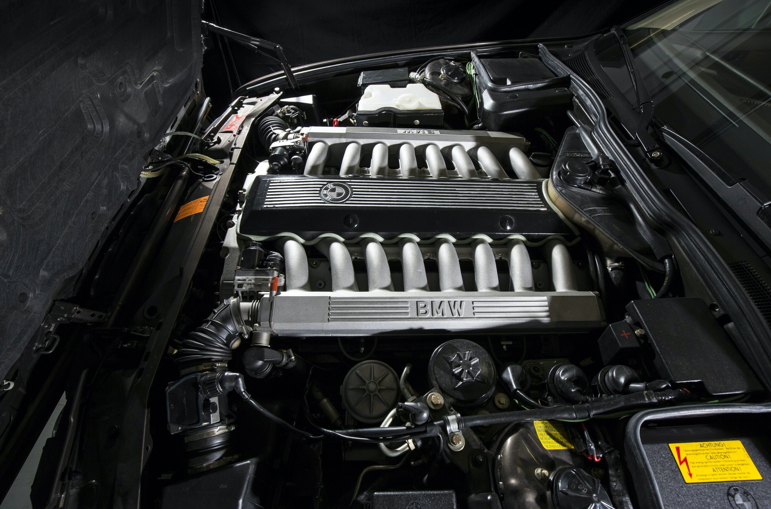 V16 इंजन - प्रतिष्ठित इकाई के बारे में वह सब कुछ जो आप जानना चाहते हैं