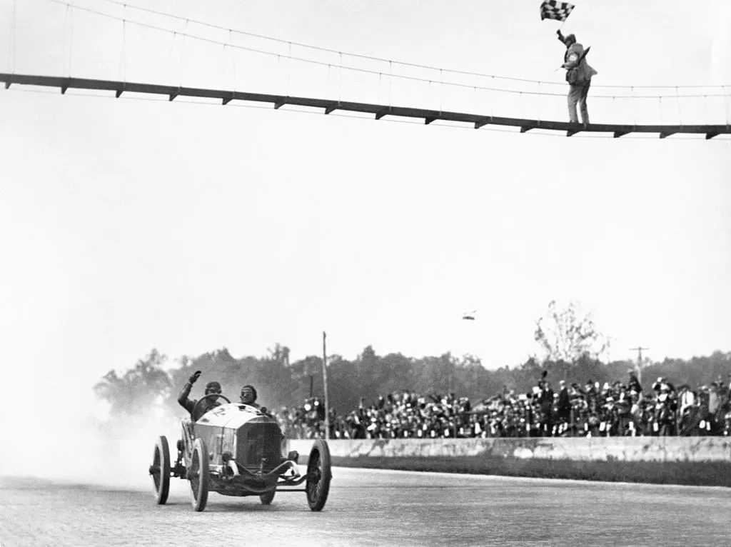 Эти рекорды, установленные на Indy 500, поставят вас на пятую передачу