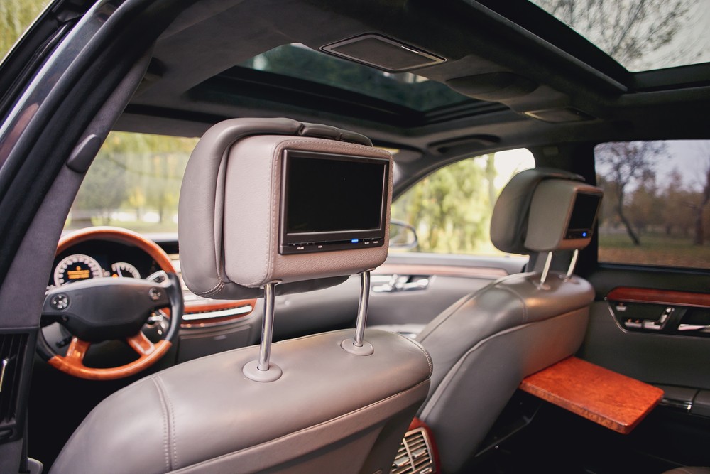 Телевизор в машине – больше комфорт, чем роскошь