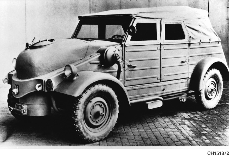 Volkswagen Type 82 1944 года выпуска, работающий на древесном газе.