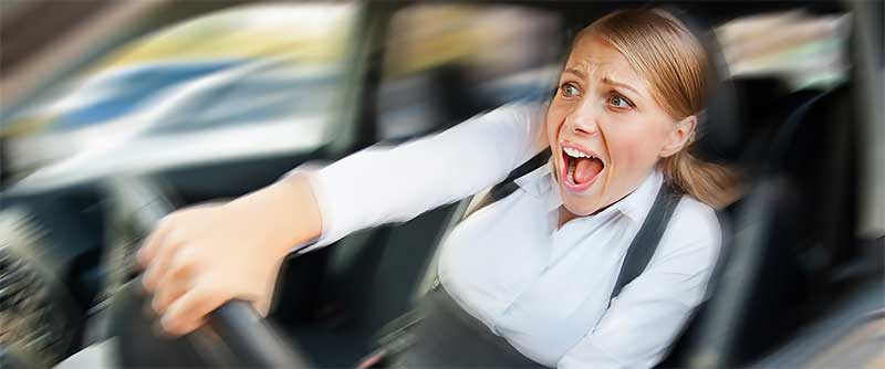 Безопасно ли водить машину при мигрени?