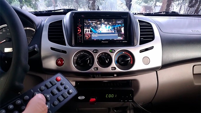 Cómo elegir un monitor para recibir televisión por satélite en el automóvil