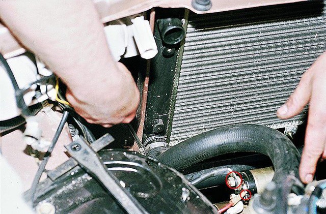 Kā nomainīt automašīnas radiatoru