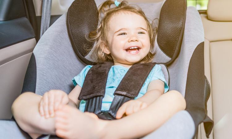 了解 NHTSA 对儿童汽车座椅的建议