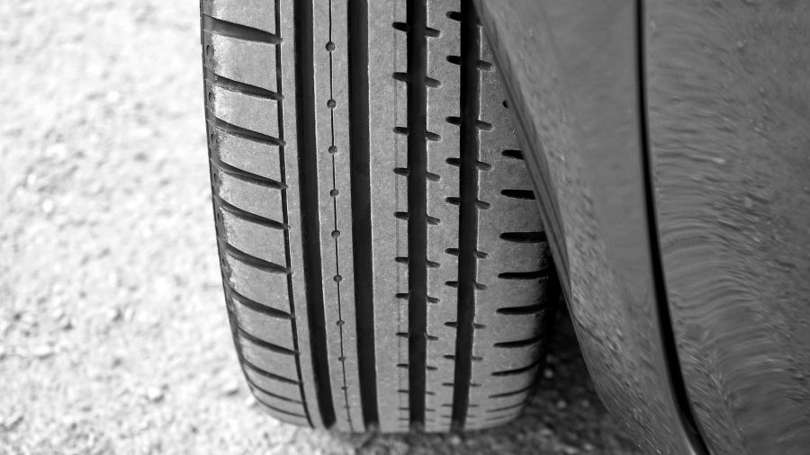 Протектор автомобильной шины – какой должна быть минимальная глубина протектора шины?