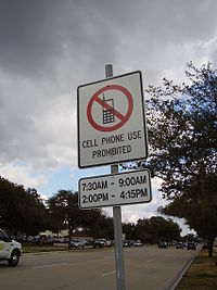 Сотовые телефоны и текстовые сообщения: законы об отвлеченном вождении в Северной Каролине