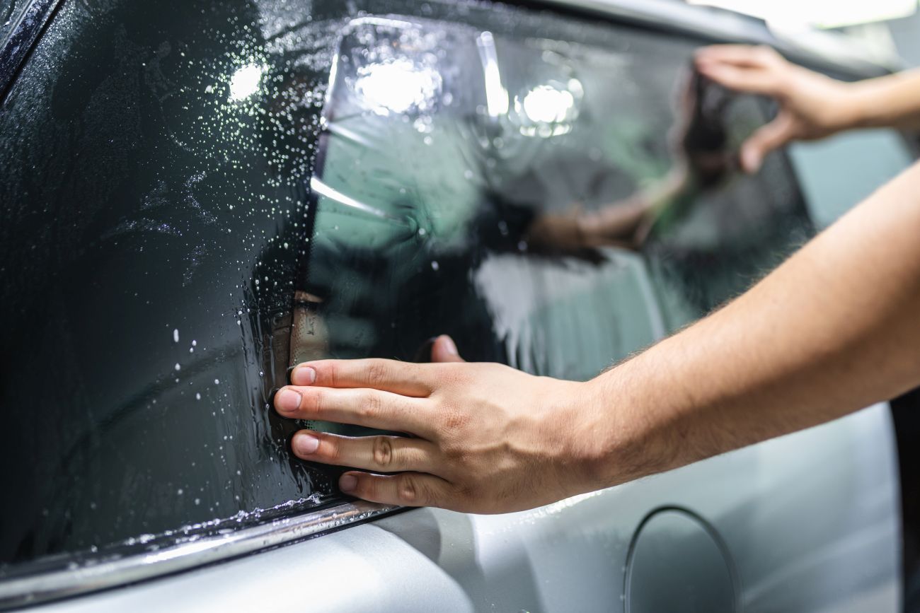 Тонировка стекол автомобиля - сколько это стоит? Как затонировать стекла в машине?
