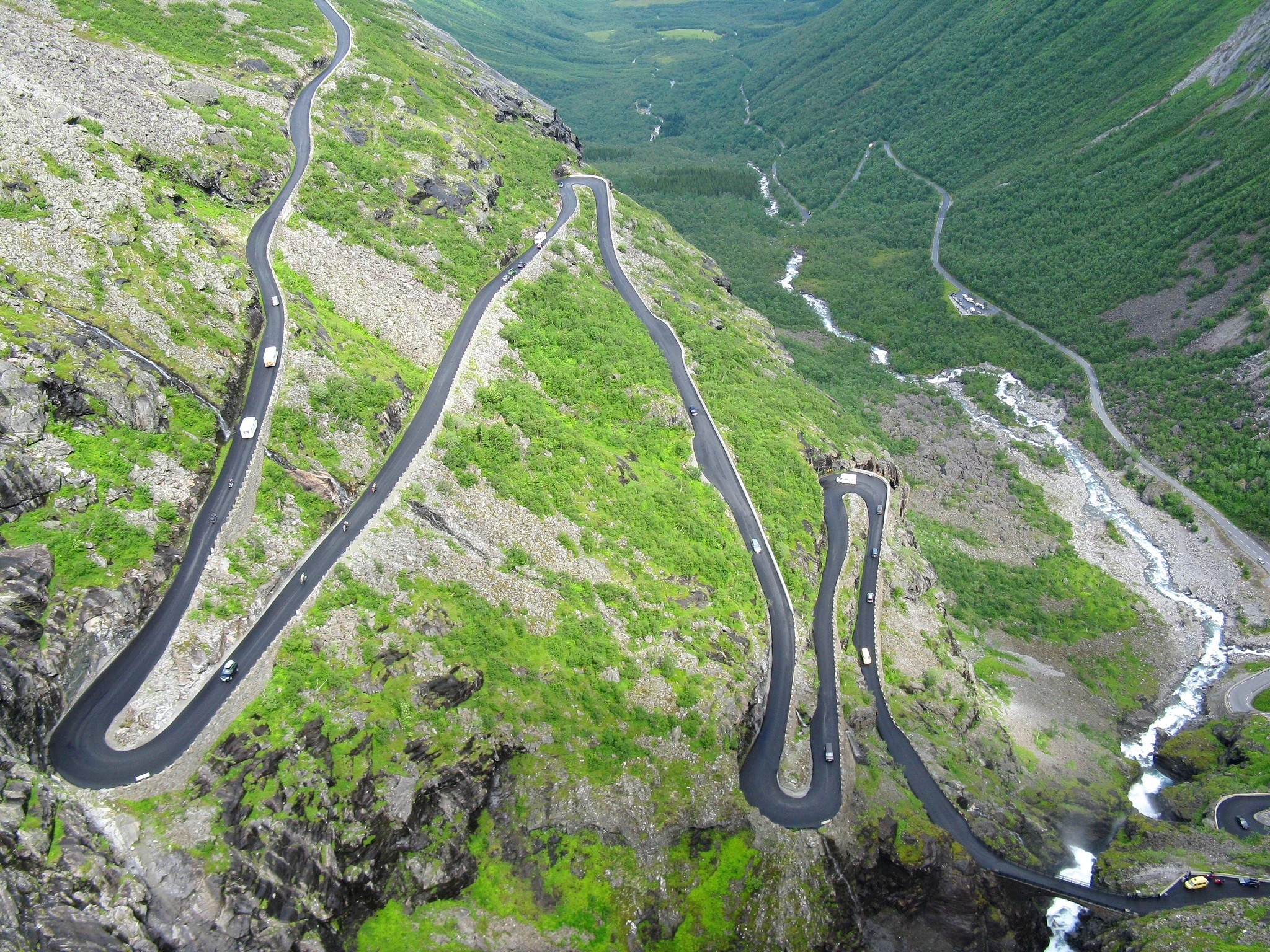 Trollstigen، یا جاده ترول - دریابید که چرا ارزش سوار شدن را دارد!