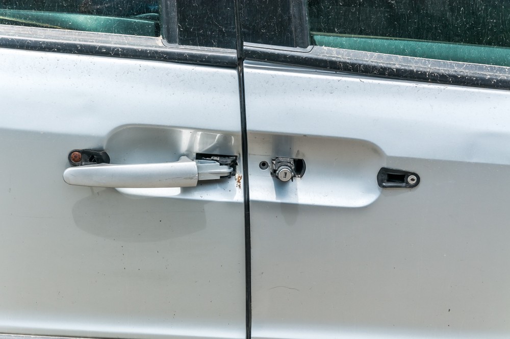 Поломки дверных ручек автомобиля – что делать?