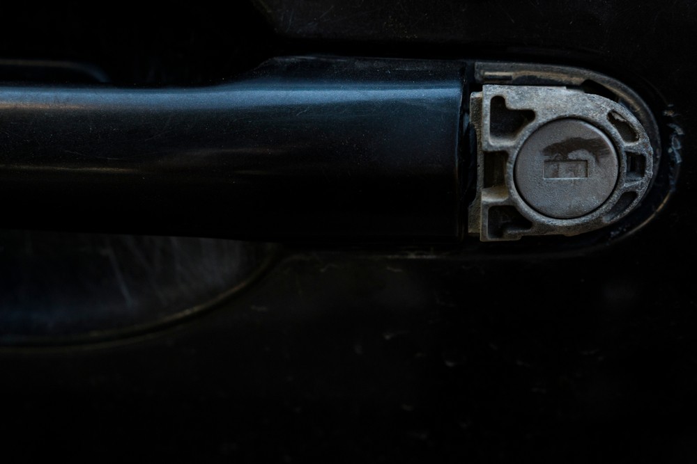 Поломки дверных ручек автомобиля – что делать?