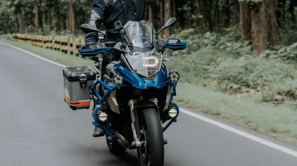 Туристические мотоциклы, то есть комфорт, динамичная езда и высокая производительность в одном. В чем преимущества шоссейно-туристических мотоциклов? Как выбрать лучший мотор?