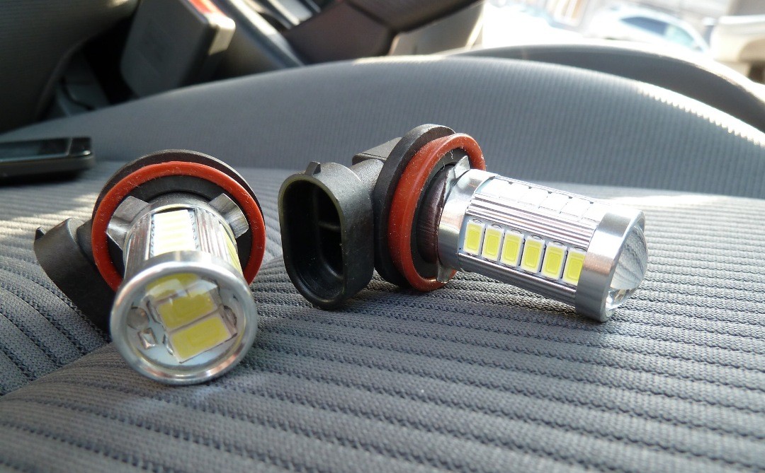 Os LEDs são legais em um carro? Como instalá-los você mesmo?