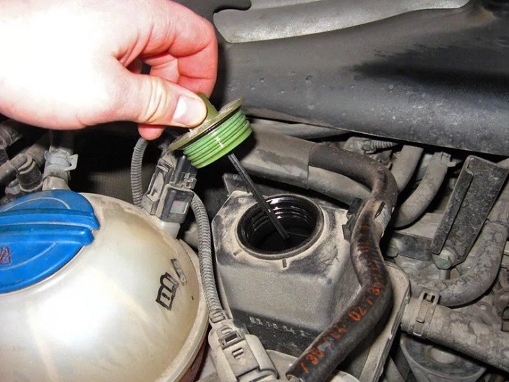 Menggantikan penapis udara di dalam kereta, atau bagaimana untuk menjimatkan lawatan ke mekanik?