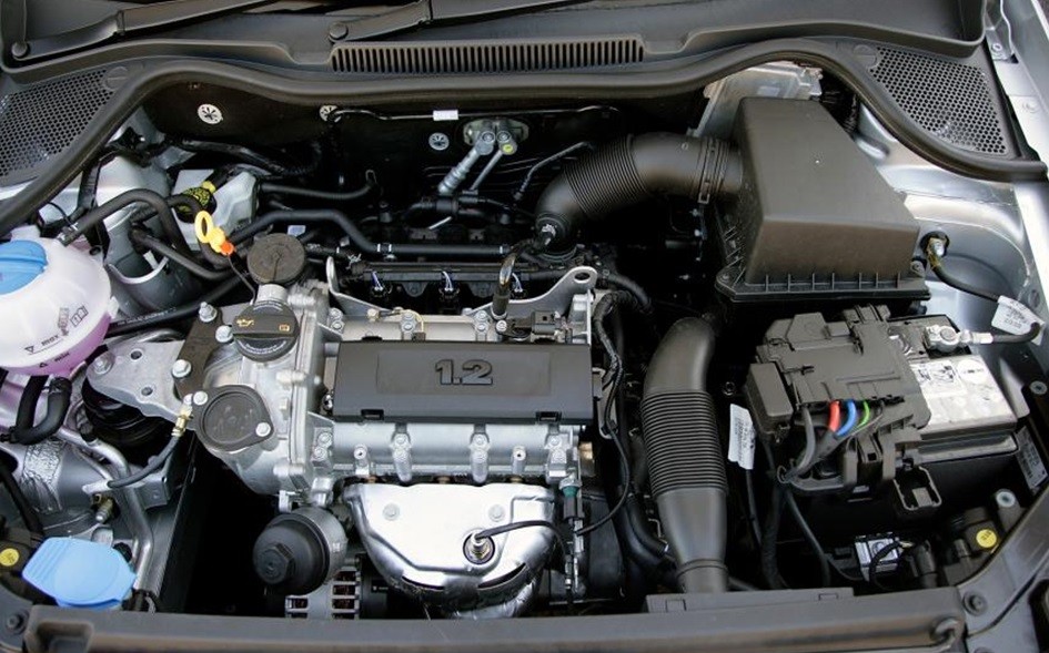 Volkswagen polo мотор. Мотор Фольксваген поло 1,2. Фольксваген поло хэтчбек двигатель 1.2. Двигатель Фольксваген поло 1.2 2003. Двигатель на Фольксваген поло 1.2 бензин.