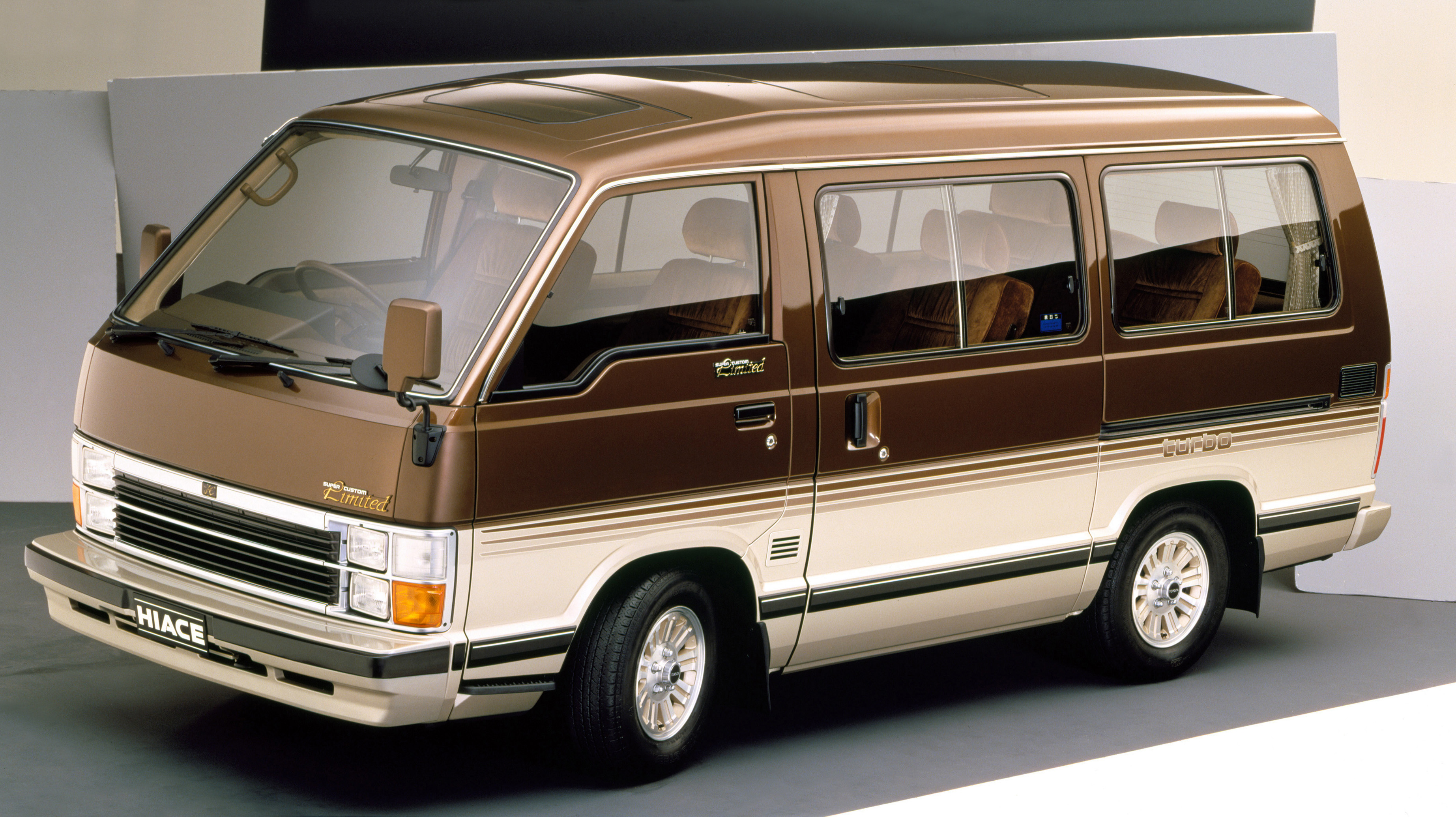 Двигатели Toyota Hiace, Touring Hiace