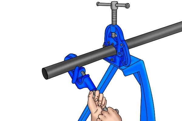Как использовать шарнирные тиски для труб?