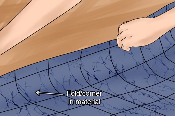 Bagaimana cara memotong lembaran vinil dengan pemotong lino?