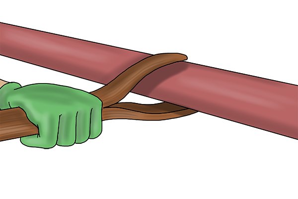 Как рукоятка и рукоятка крепятся к лопате?
