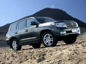 Какие двигатели устанавливались на Toyota Land Cruiser