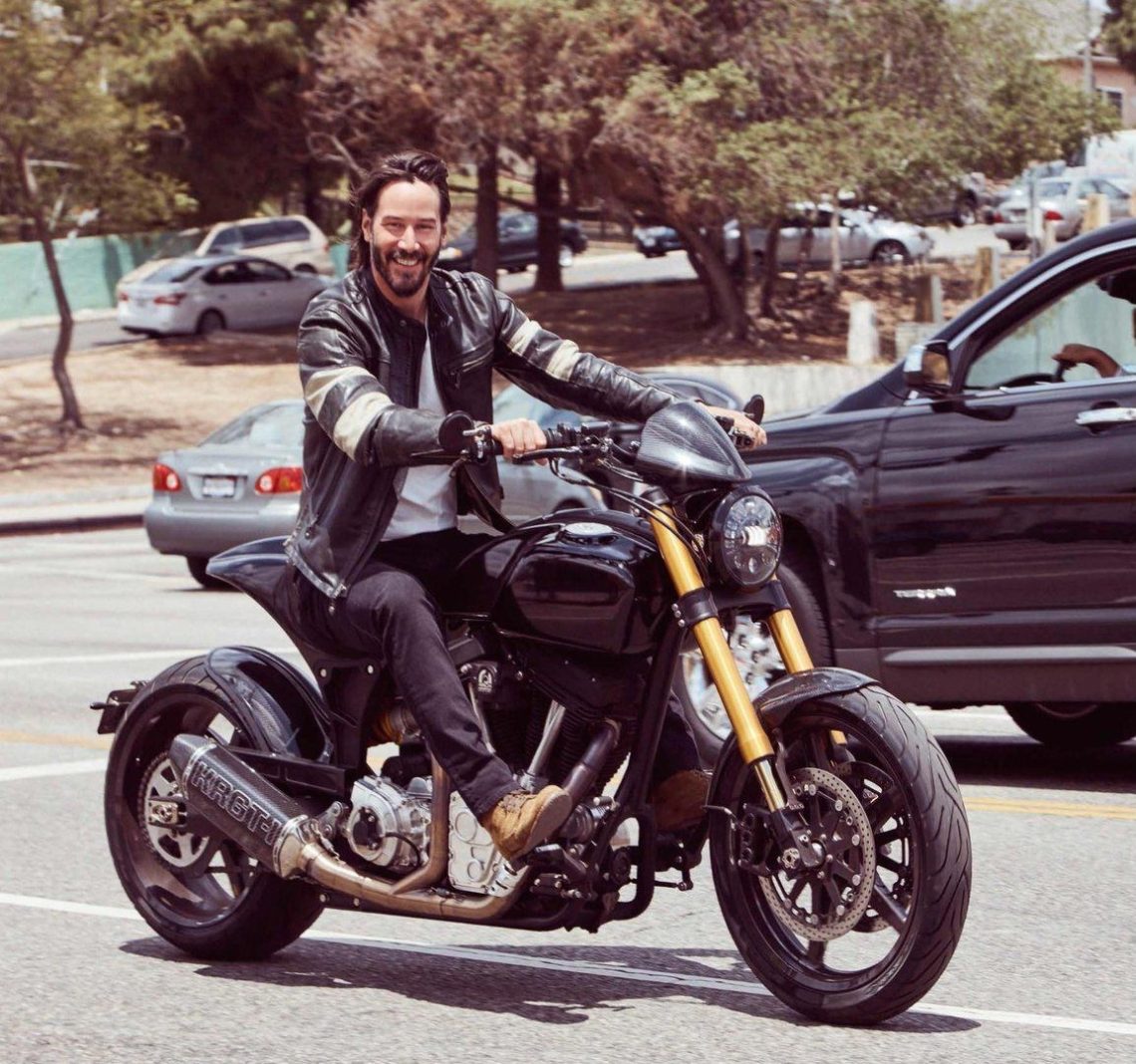 15 bilder av Keanu Reeves' samling av biler og motorsykler