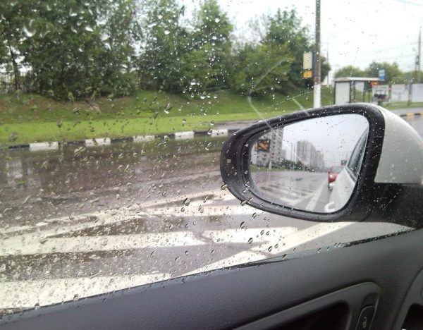 Anti-regn: hvordan man beskytter bilglas