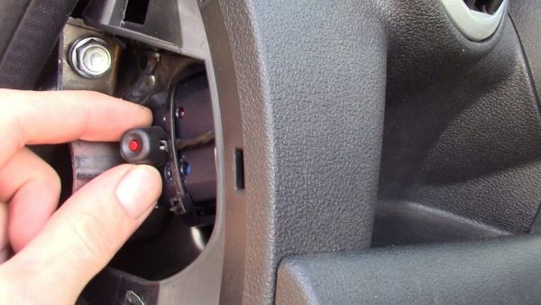 Vad är denna "Jack"-knapp och varför behövs den i bilen