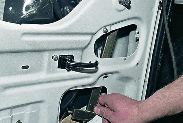 Двери ВАЗ 2107: регулировка, замена ручек и замка, установка центрального замка
