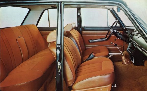 Comfortable and beautiful interior of the VAZ 2106 on their own