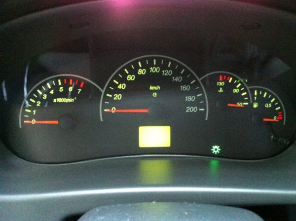 Instrumentbelysningen på Lada Kalina er ikke tændt - er det på tide, at bilen skal deponere?