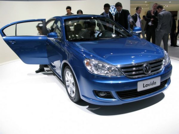 German-Chinese Volkswagen Lavida: taariikhda, caddaymaha, dib u eegista