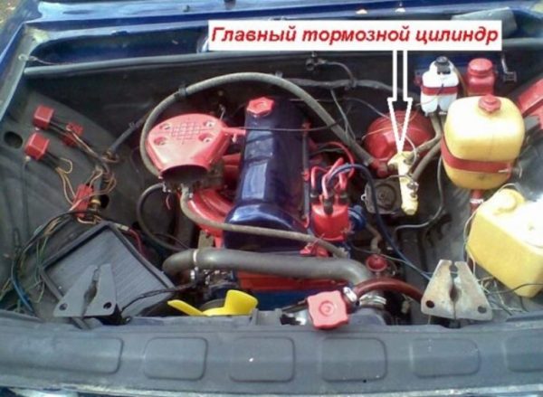 Проверка и замена главного тормозного цилиндра ВАЗ 2106