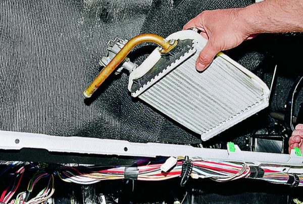 Радиатор печки ВАЗ-2107: правила ремонта и эксплуатации