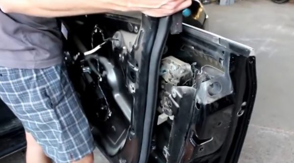 Ремонт дверей Volkswagen Touareg своими руками – это возможно