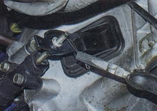Ремонт рабочего цилиндра и регулировка привода сцепления ВАЗ 2107 своими руками